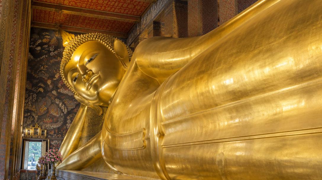Buda Reclinado no templo Wat Pho, em Bangkok